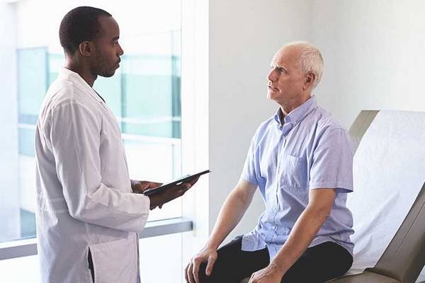 Producción de espermatozoides después de los 40. Cómo afecta el envejecimiento al recuento de espermatozoides y a la fertilidad masculina.